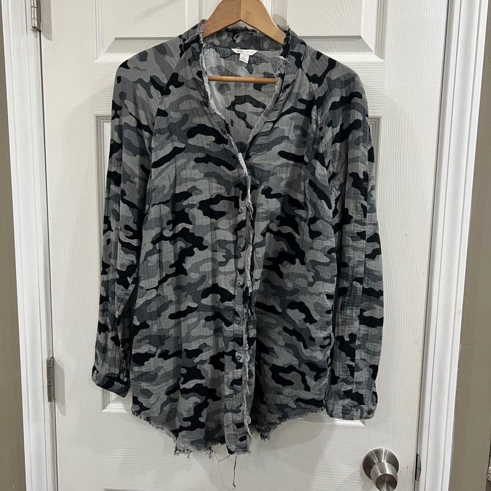 Cato Womens Grey Camo Button Down Shirt Frayed Hem Gauze Blouse Large